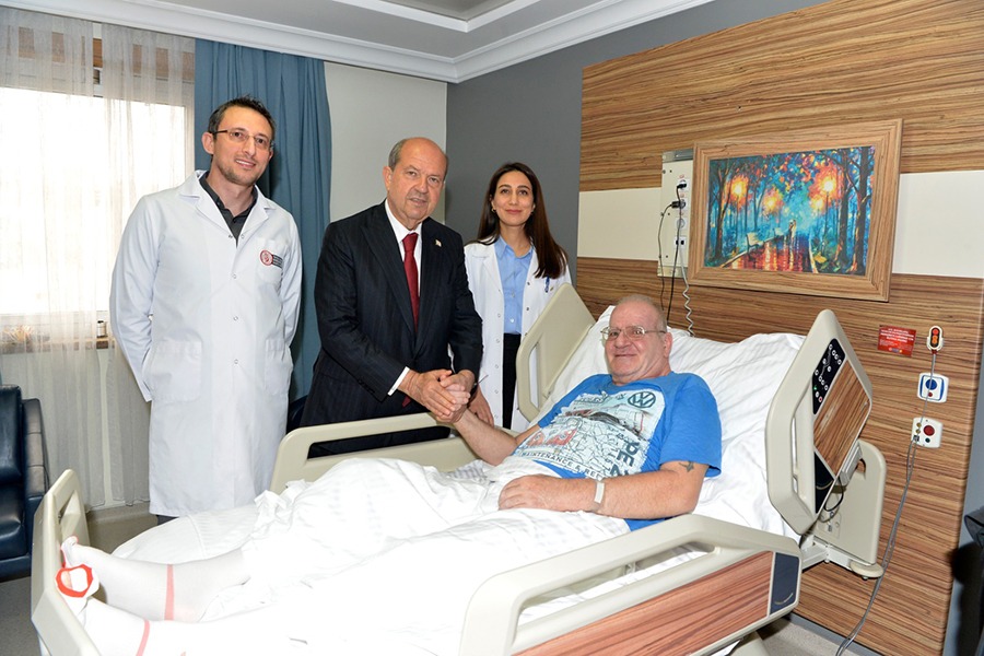 Kuzey Kıbrıs Türk Cumhuriyeti Cumhurbaşkanı Sayın Ersin Tatar, hastanemizi ziyaret ederek kurumumuzda tedavi gören Kıbrıslı hastalar hakkında bilgi aldı.